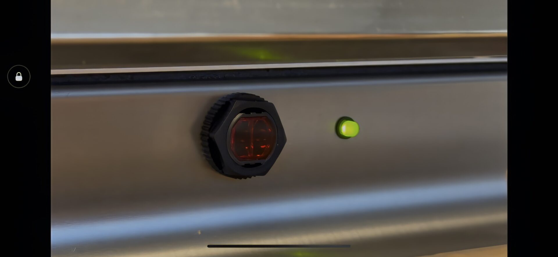 Heat Cycle Indicator of the Energy Smart Over-wrapper displaying Green LED Light.